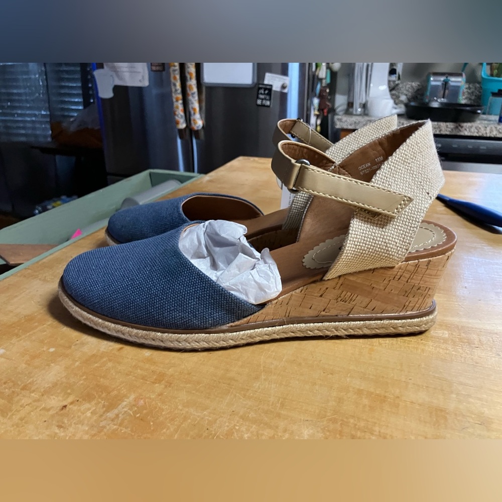 BareTraps Blue and Tan Wedges - Picture 2 of 6